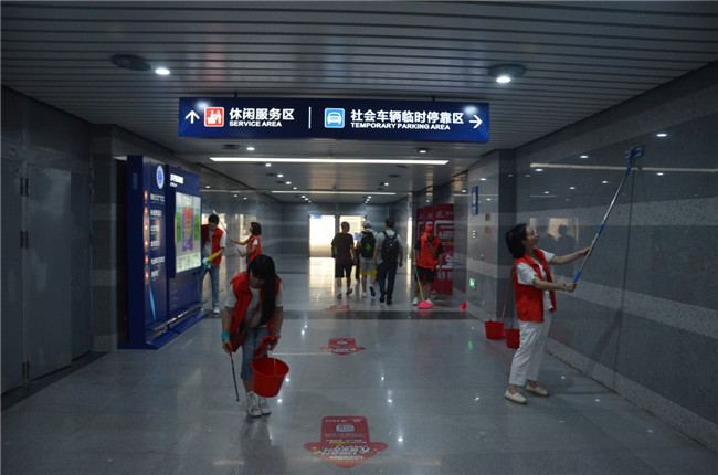 城投集團開展“創(chuàng)衛(wèi)迎暗訪、全城大掃除”主題志愿活動