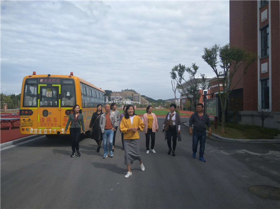 城開投公司開展十月“主題黨日”活動(dòng)——豐富黨課內(nèi)容，激發(fā)黨員動(dòng)力