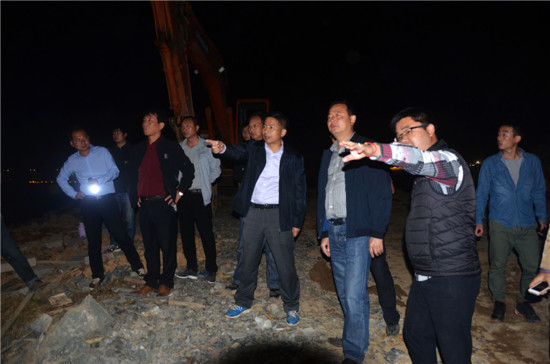 搶抓晴好天氣，24小時不間斷作業(yè)