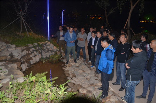 搶抓晴好天氣，24小時不間斷作業(yè)