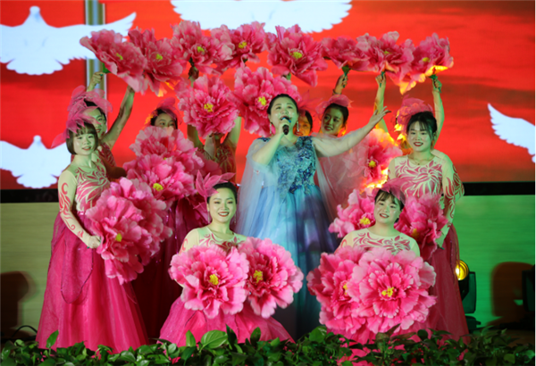 昌南新區(qū)、城投集團舉行慶祝2021年元旦文藝匯演