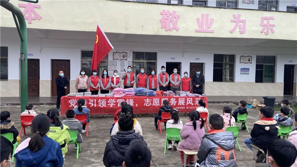 市城投集團開展“黨建引領學雷鋒，志愿服務展風采”送溫暖活動